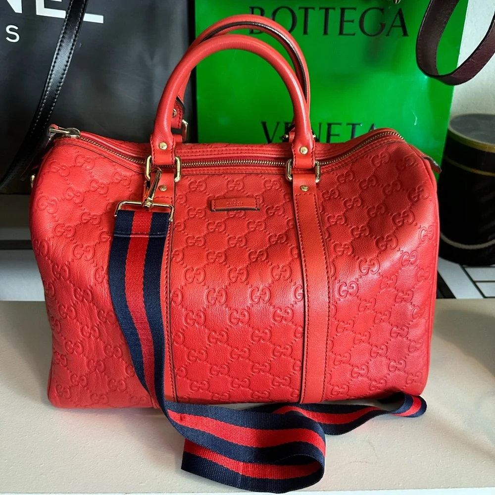 Gucci Red Embossed Shoulder Bag - Picture 3 of 6